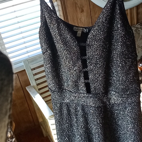 Woman's dress - Picture 5 of 6